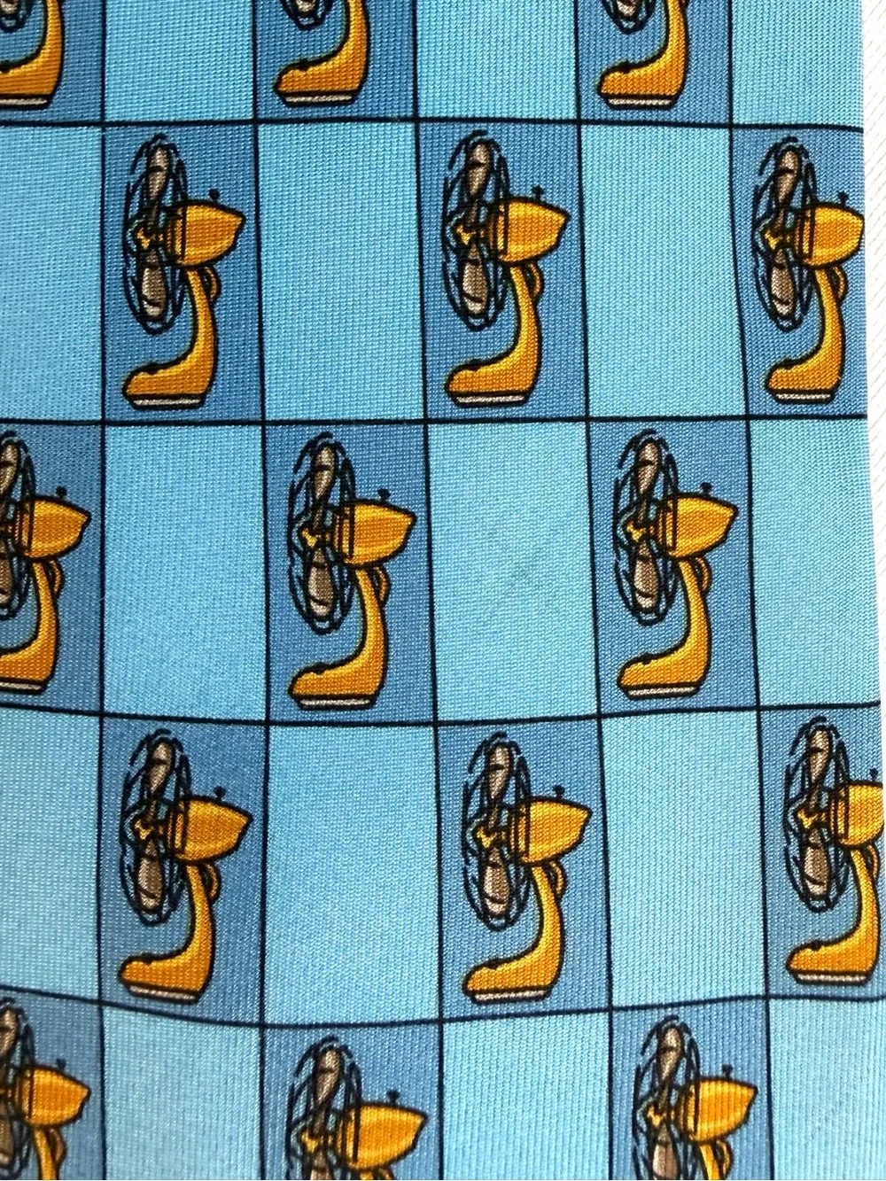 Gucci silk tie w/ electric fan pattern, blue/yellow, 54” 3.25”, GUC